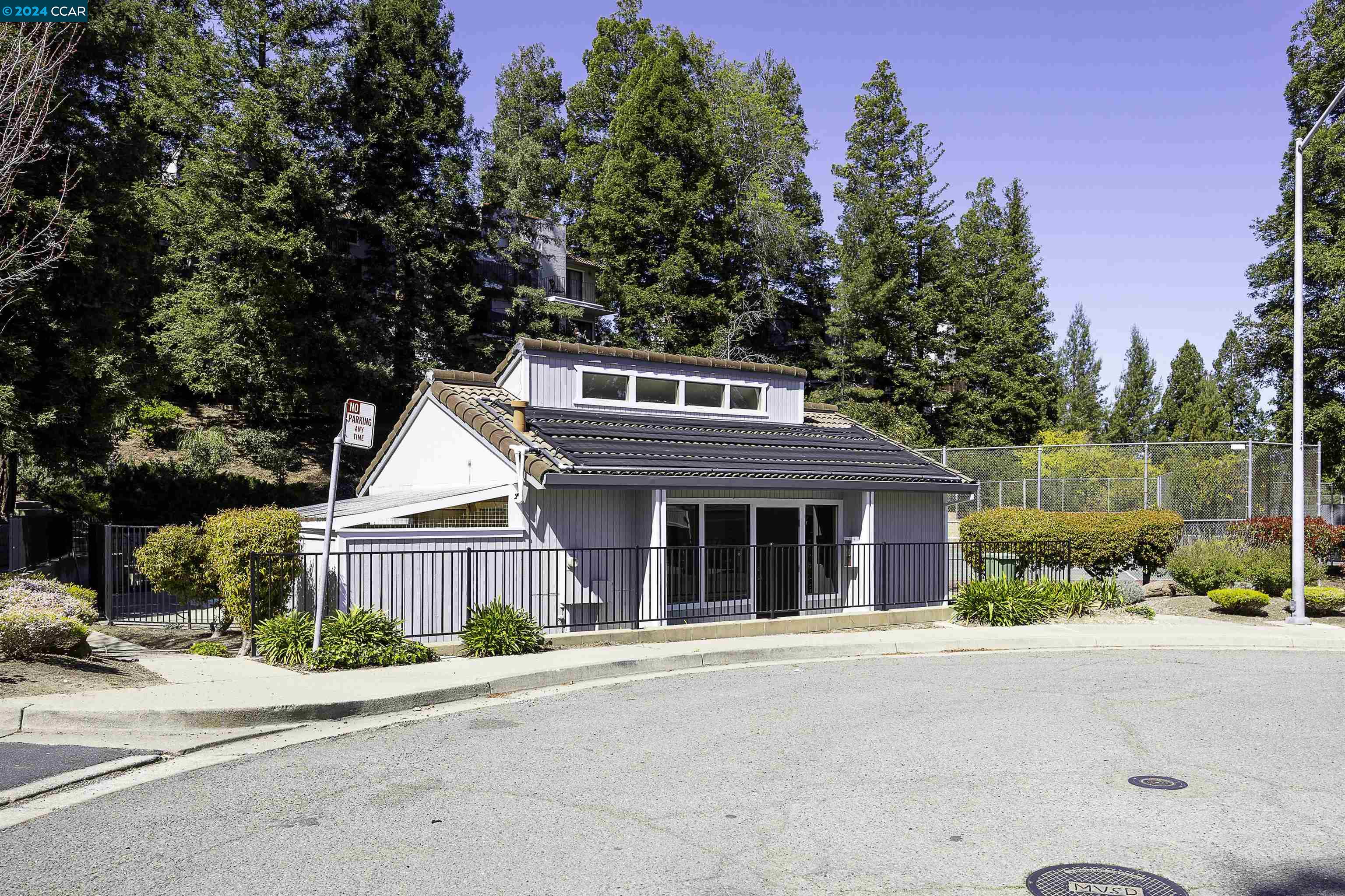 204 Buena Vida Ct, Martinez