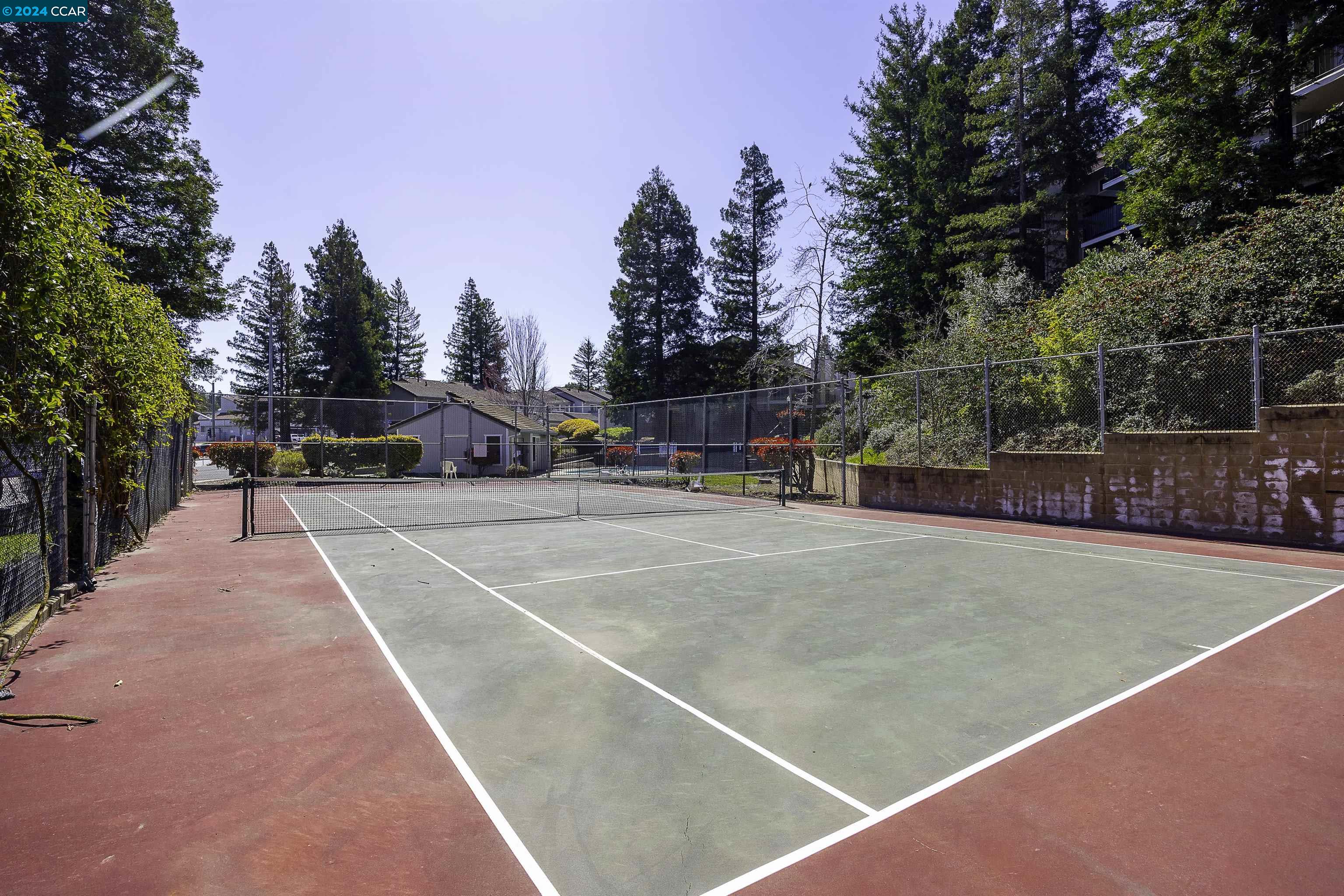 204 Buena Vida Ct, Martinez
