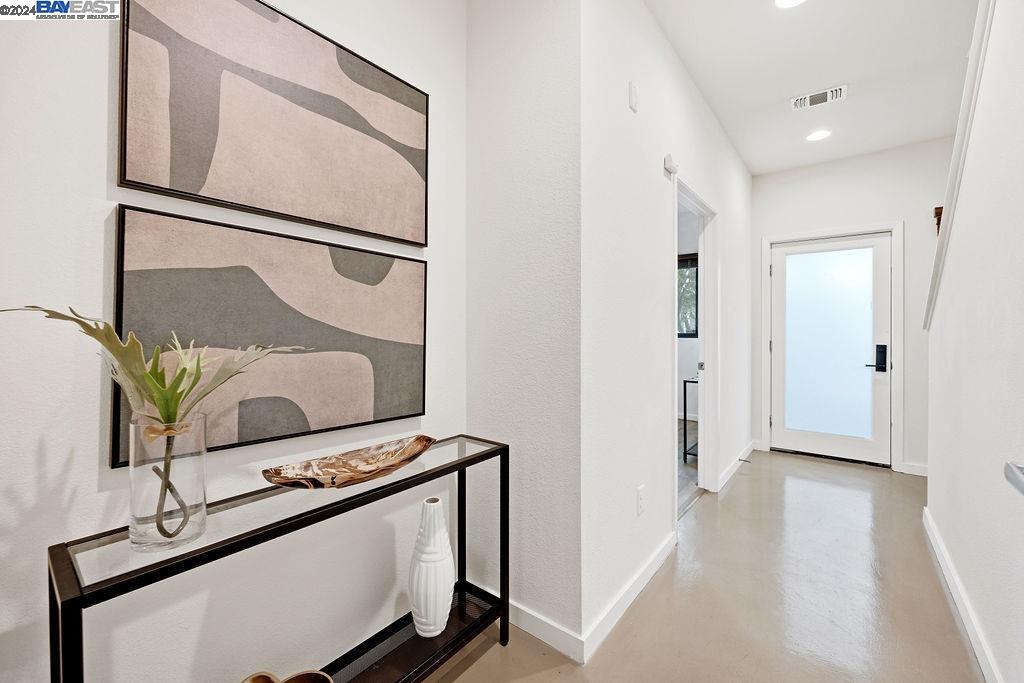 207 Palisade Drive, Oakland 