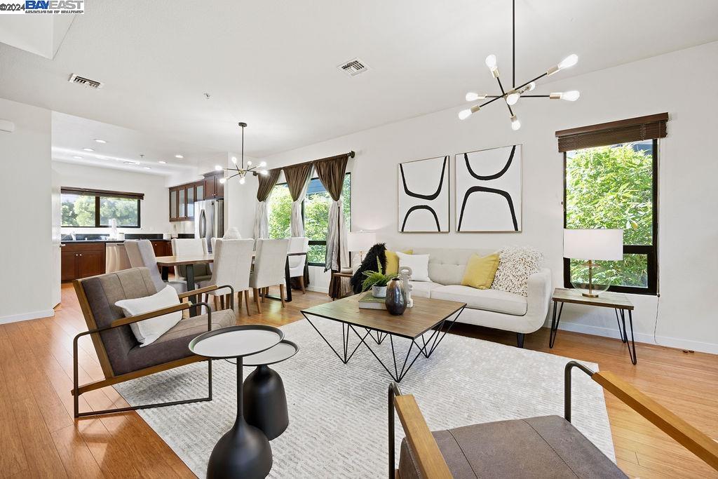 207 Palisade Drive, Oakland 