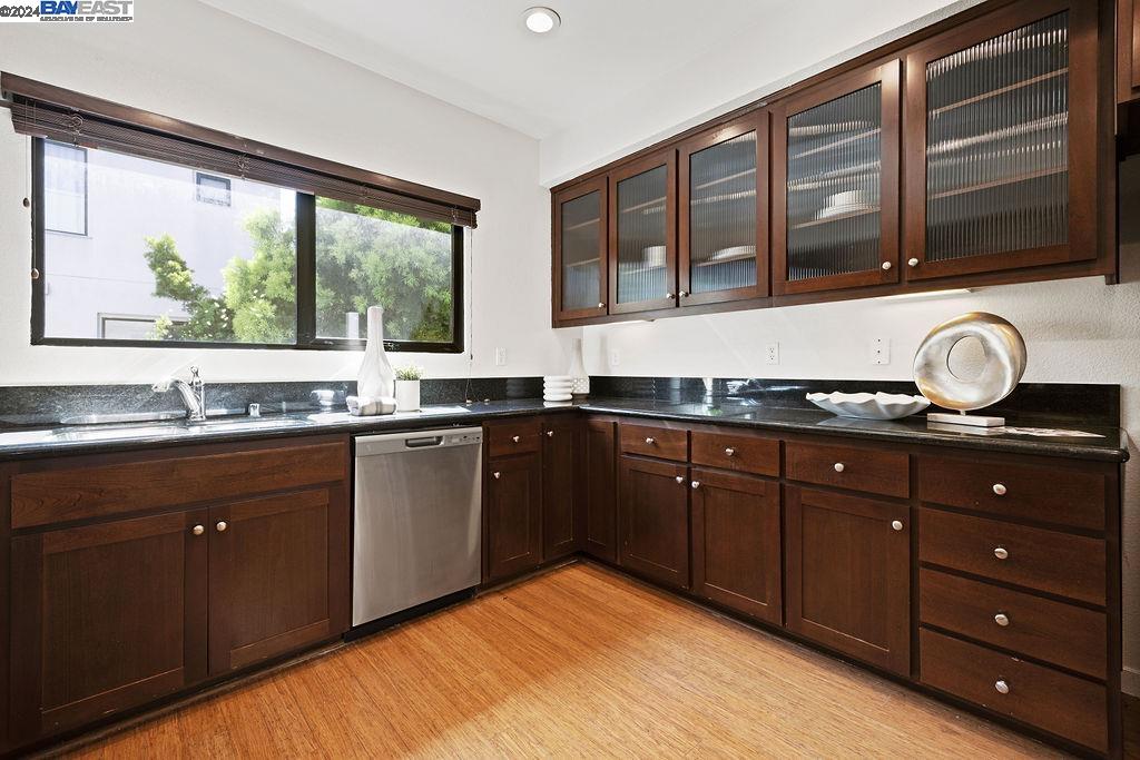 207 Palisade Drive, Oakland 