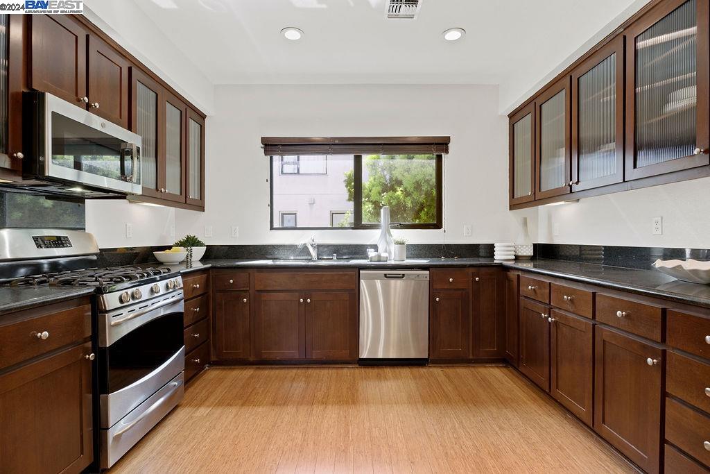 207 Palisade Drive, Oakland 