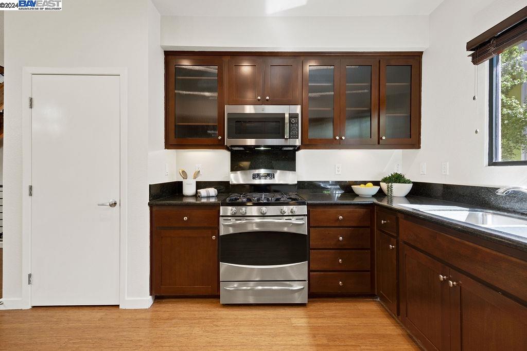 207 Palisade Drive, Oakland 