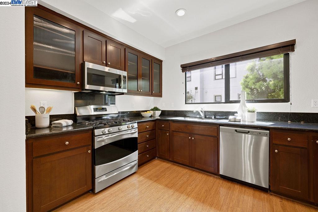 207 Palisade Drive, Oakland 