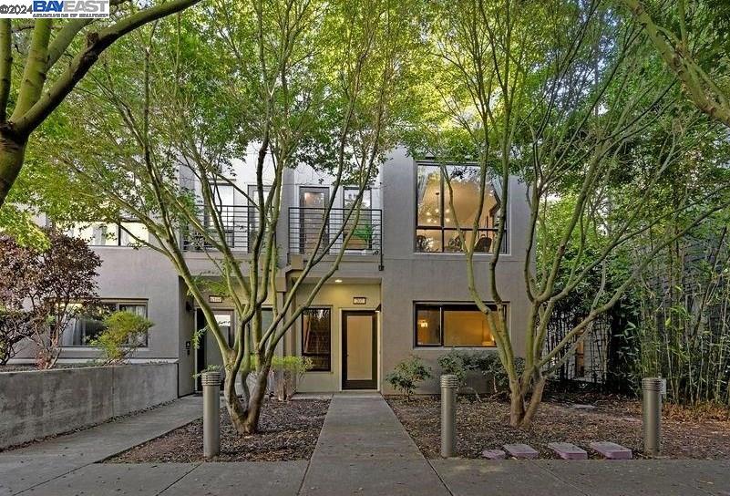 207 Palisade Drive, Oakland 