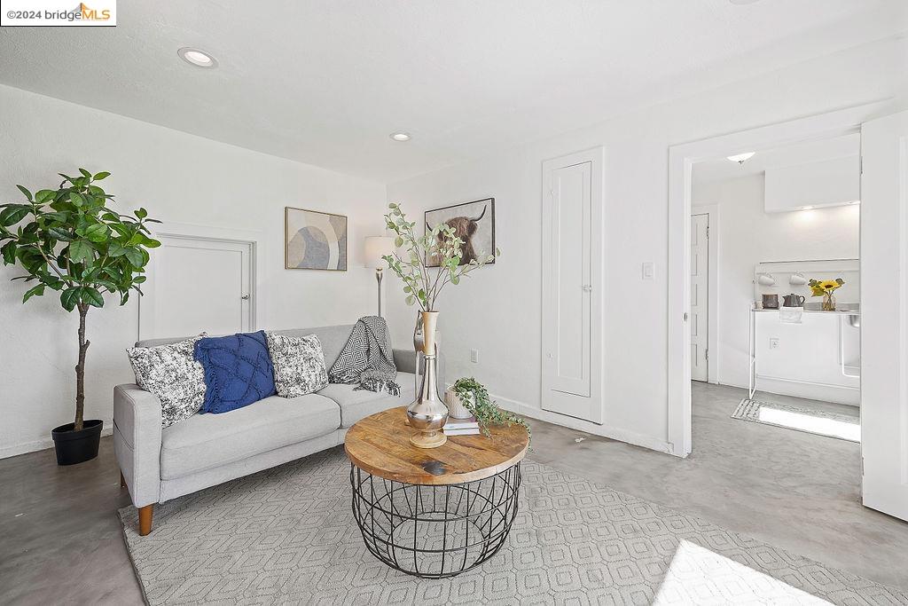 6007 Monadnock Way, Oakland