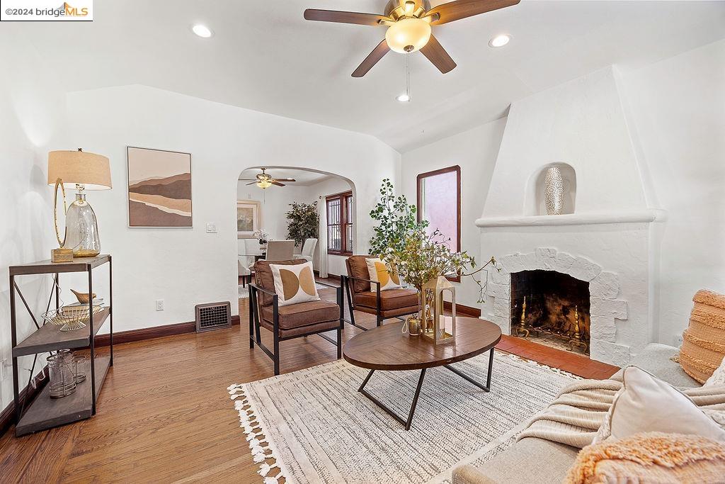 6007 Monadnock Way, Oakland