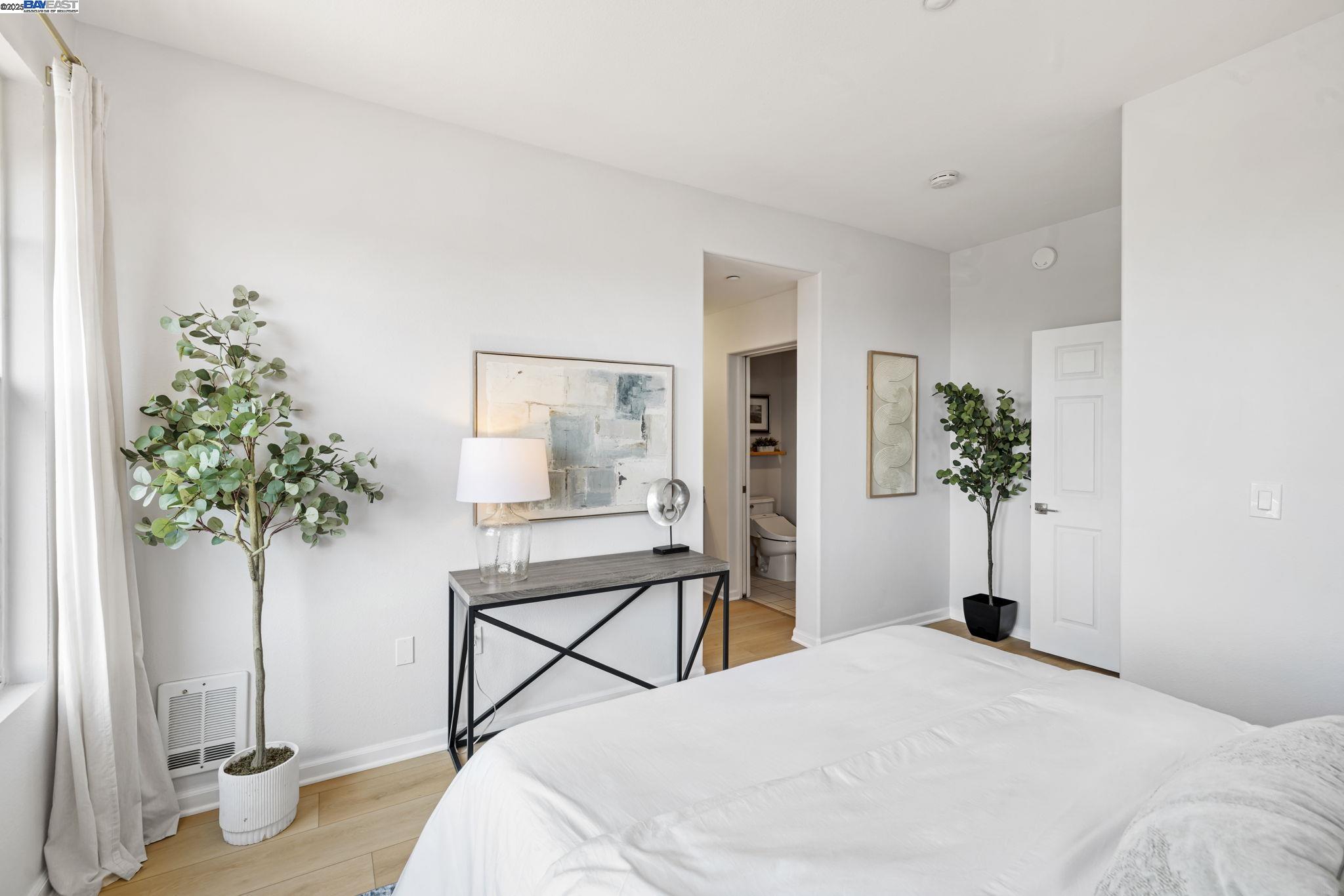 1121 40th Street #2406, Emeryville