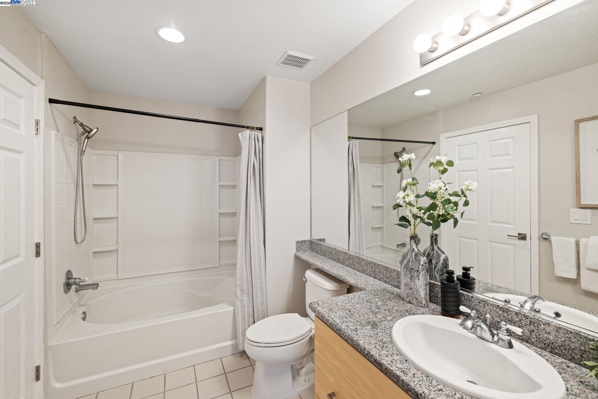 1121 40th Street #2406, Emeryville