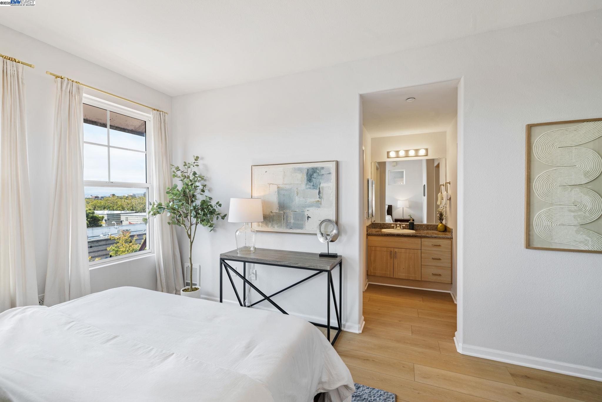 1121 40th Street #2406, Emeryville