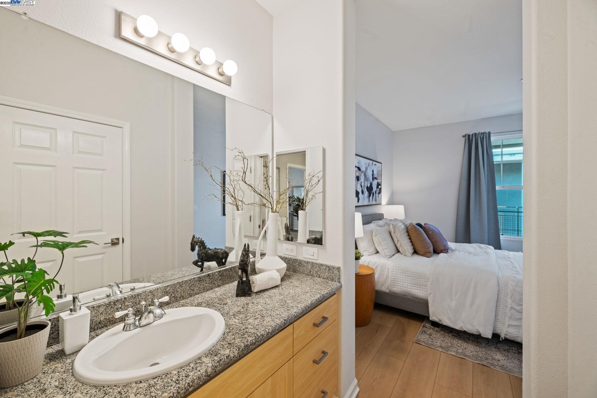 1121 40th Street #2406, Emeryville