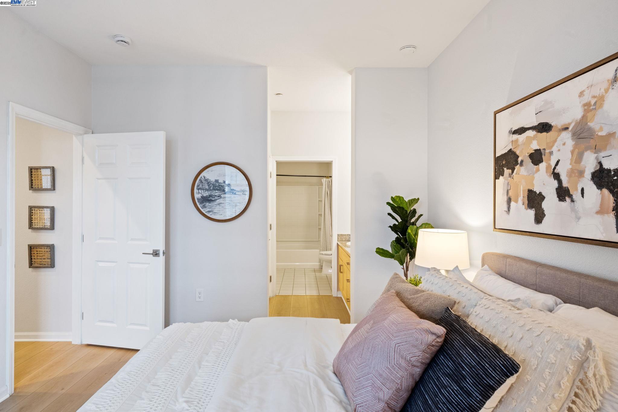 1121 40th Street #2406, Emeryville