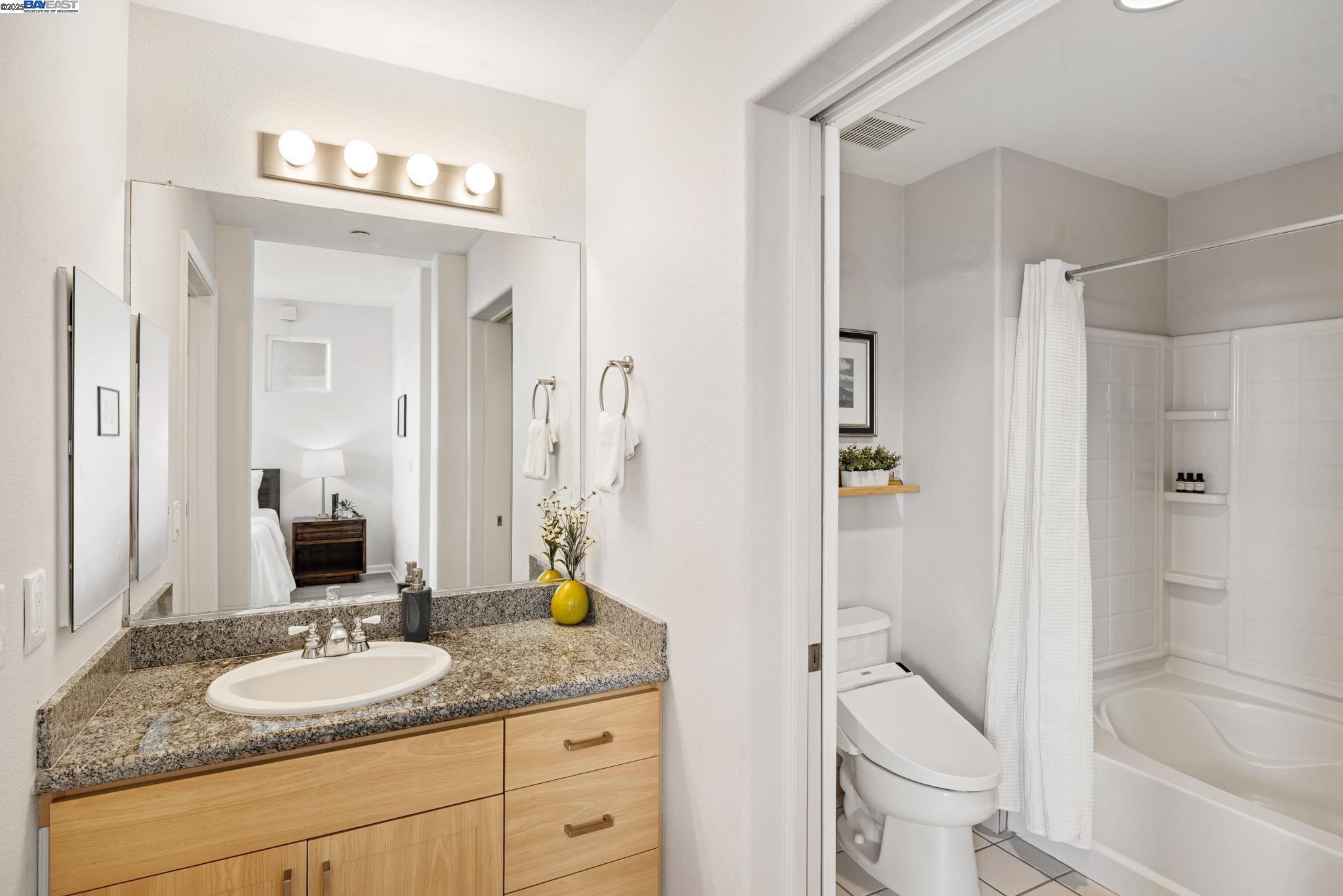 1121 40th Street #2406, Emeryville