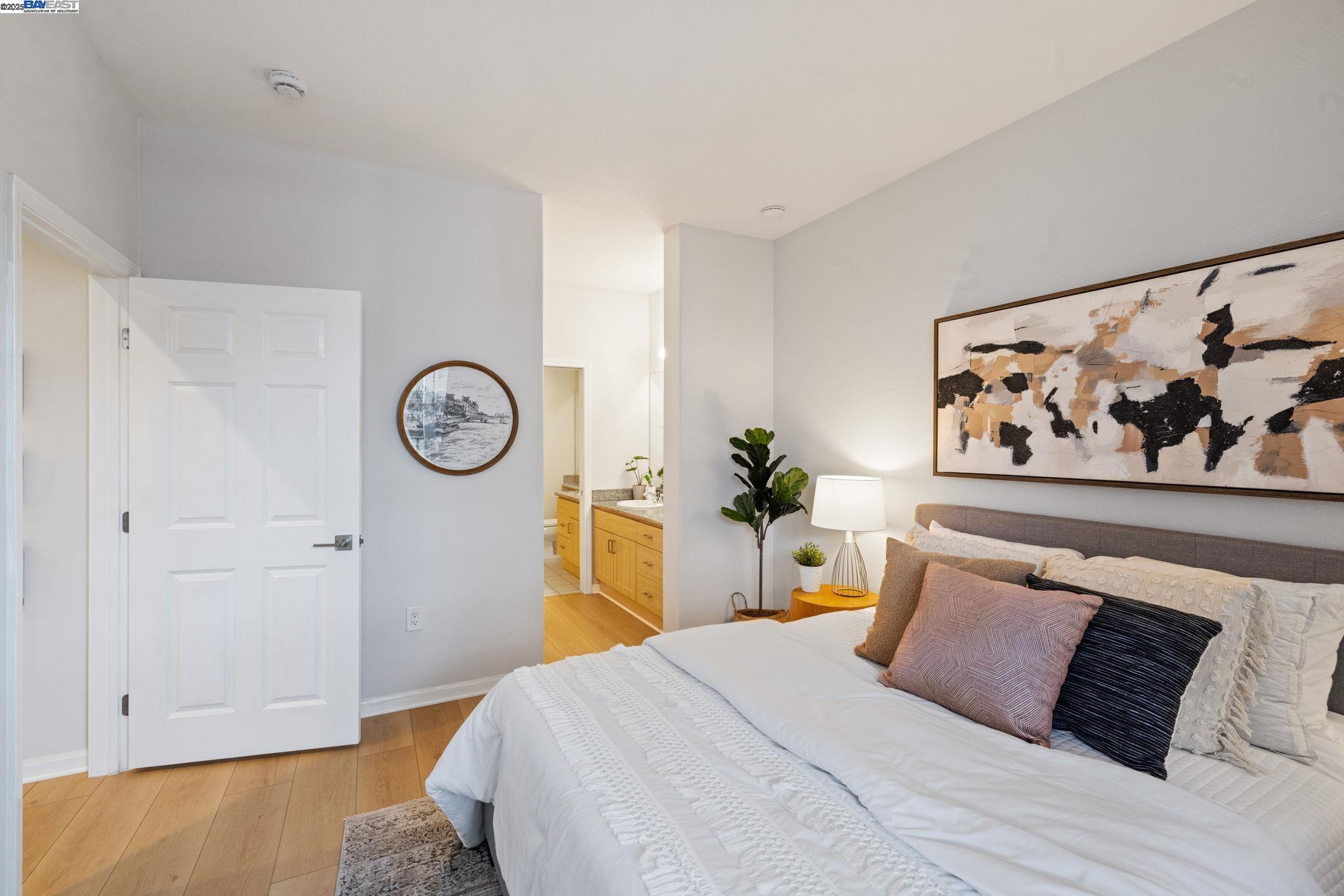 1121 40th Street #2406, Emeryville