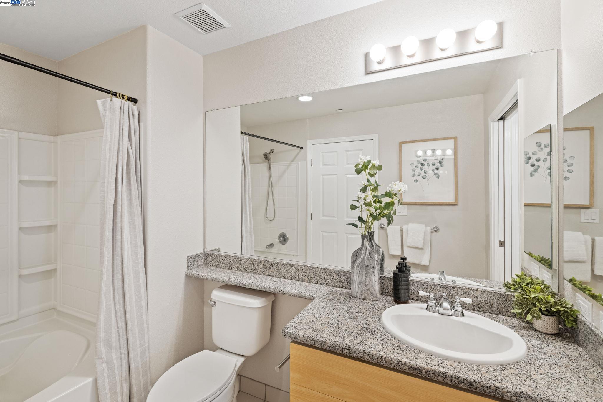 1121 40th Street #2406, Emeryville