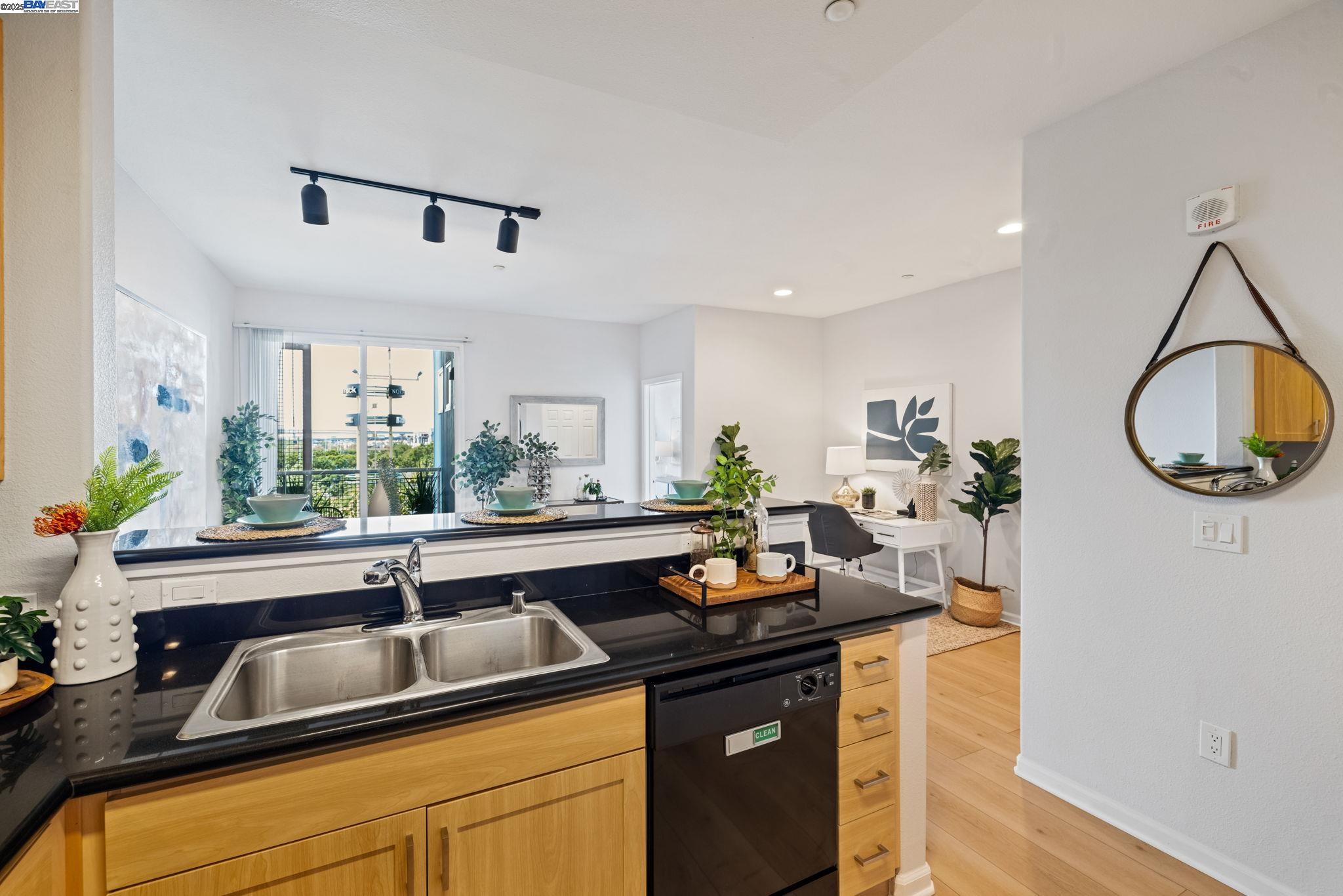 1121 40th Street #2406, Emeryville