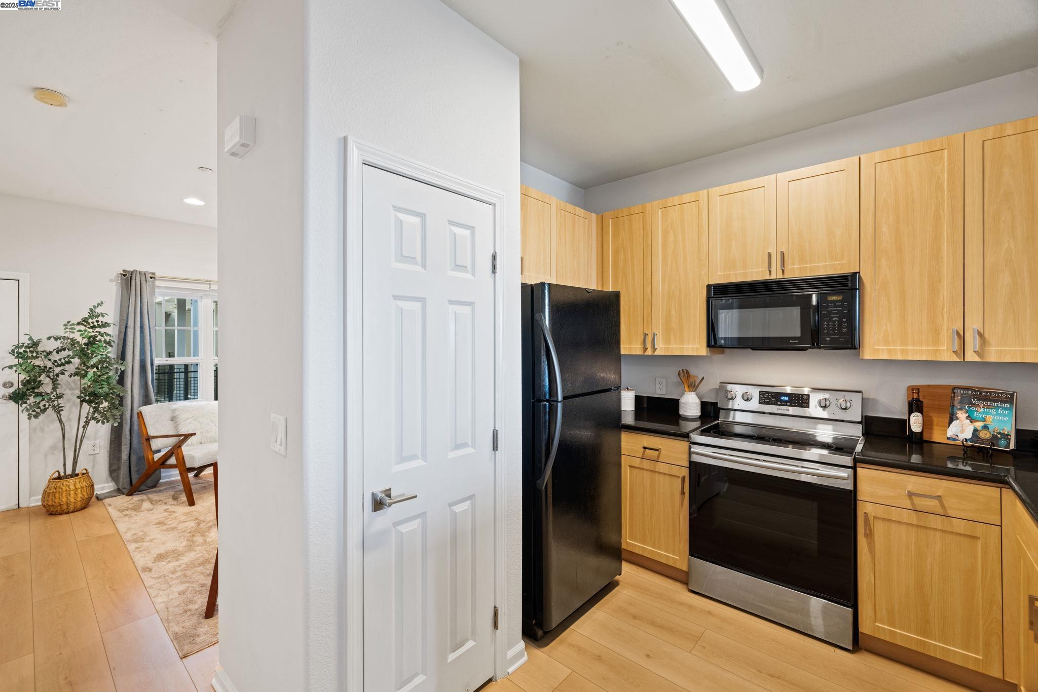 1121 40th Street #2406, Emeryville