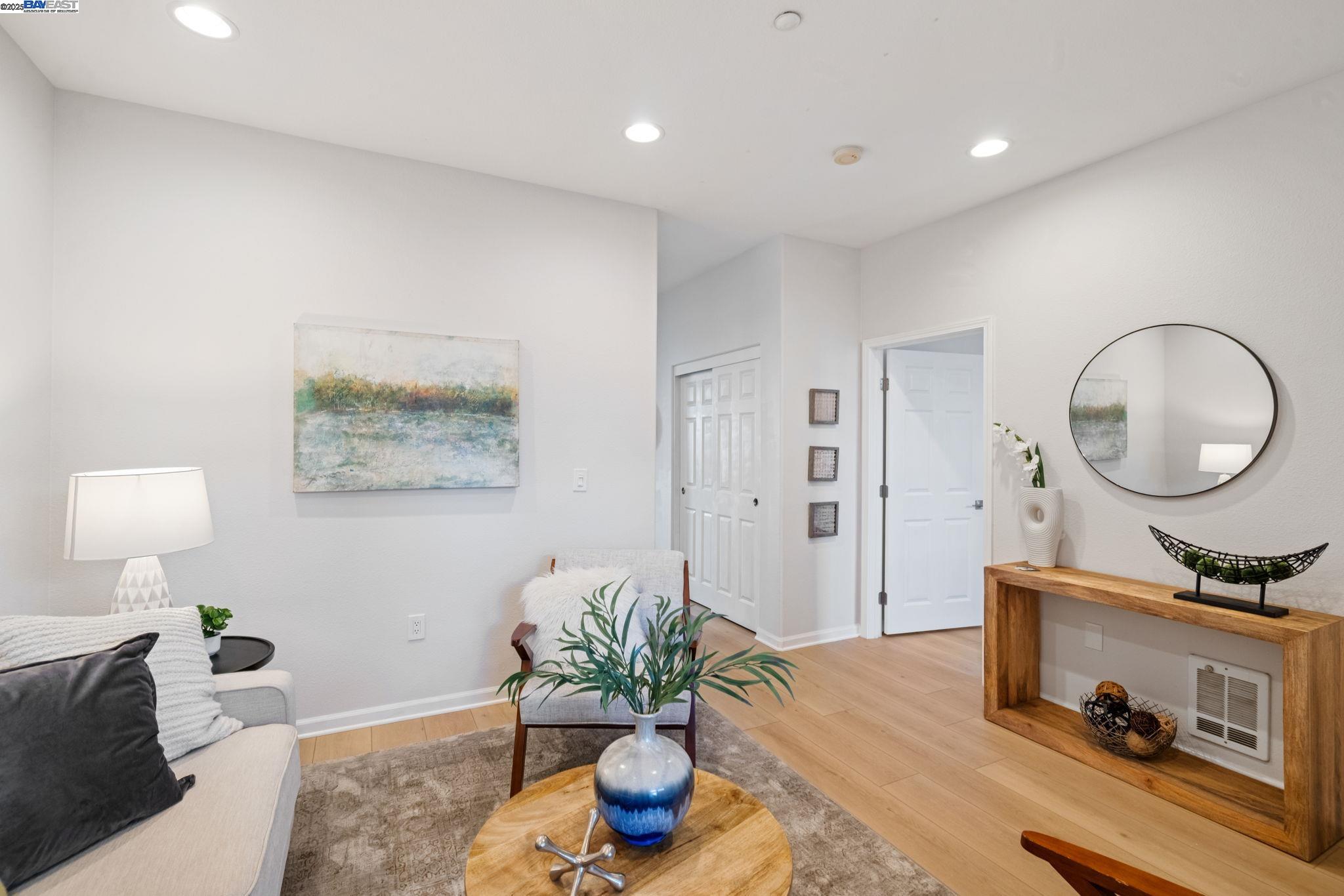 1121 40th Street #2406, Emeryville