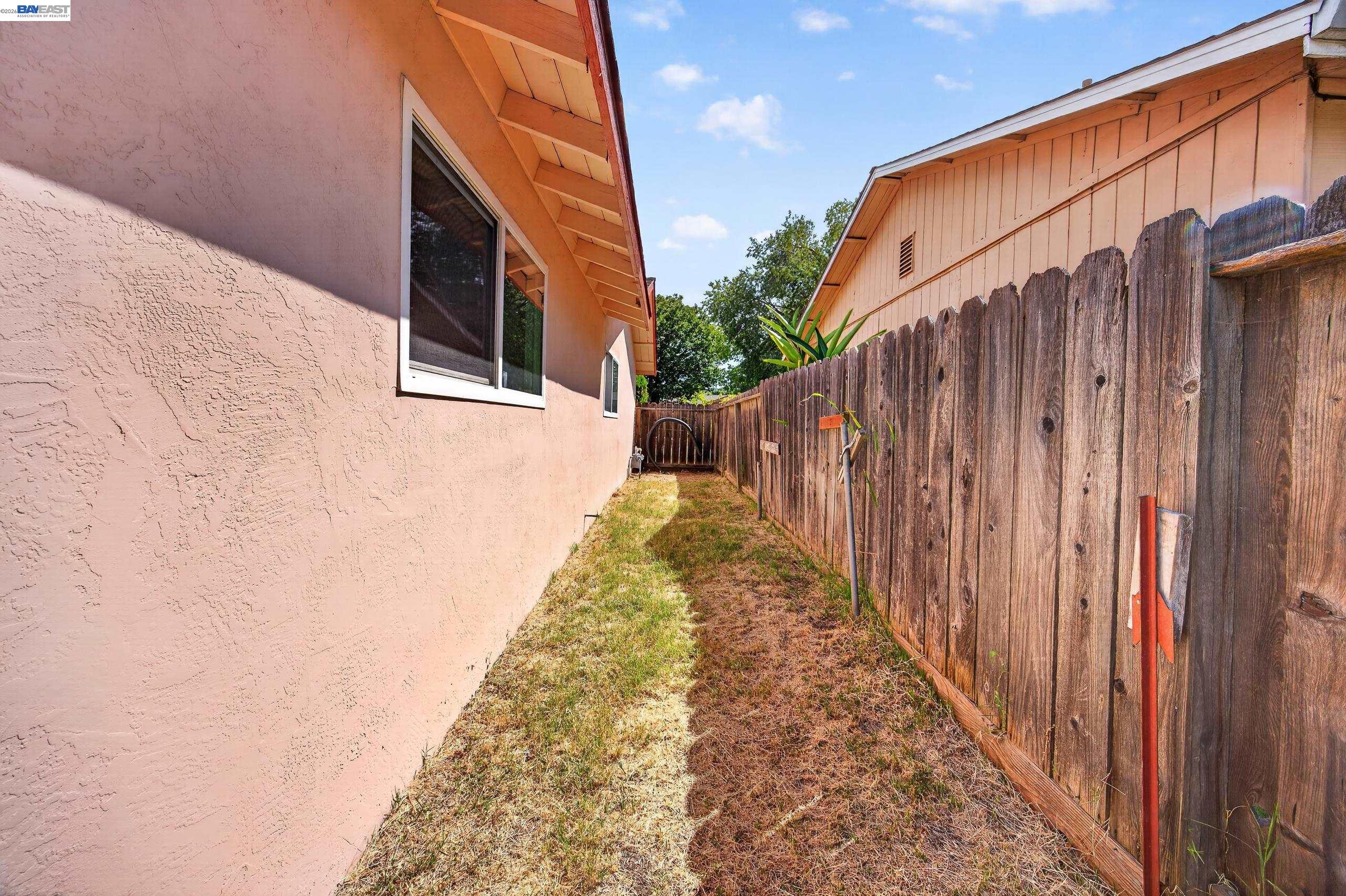 421 East Serrano Way, Stockton