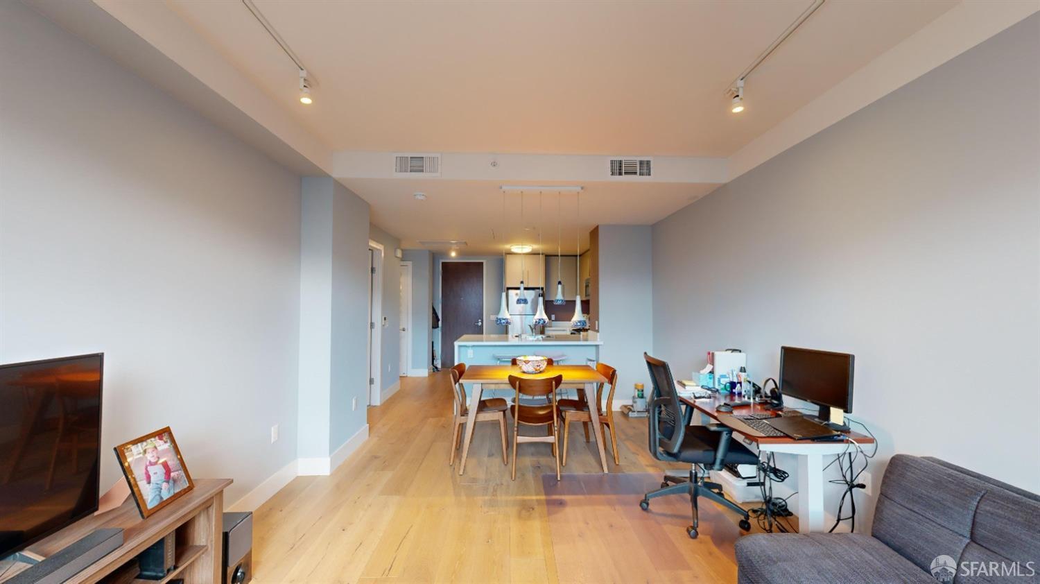 1450 Franklin Street # 403