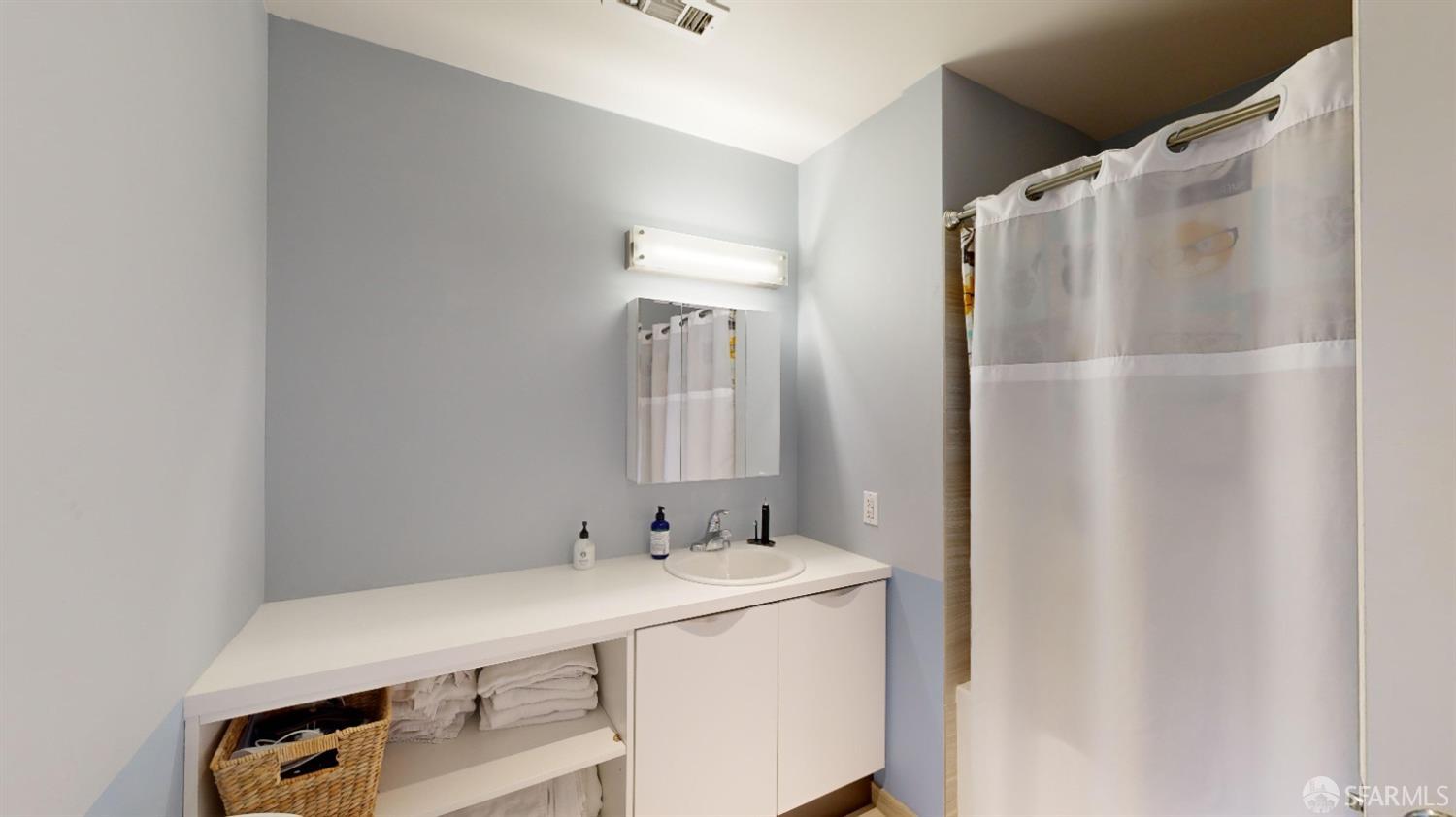 1450 Franklin Street # 403