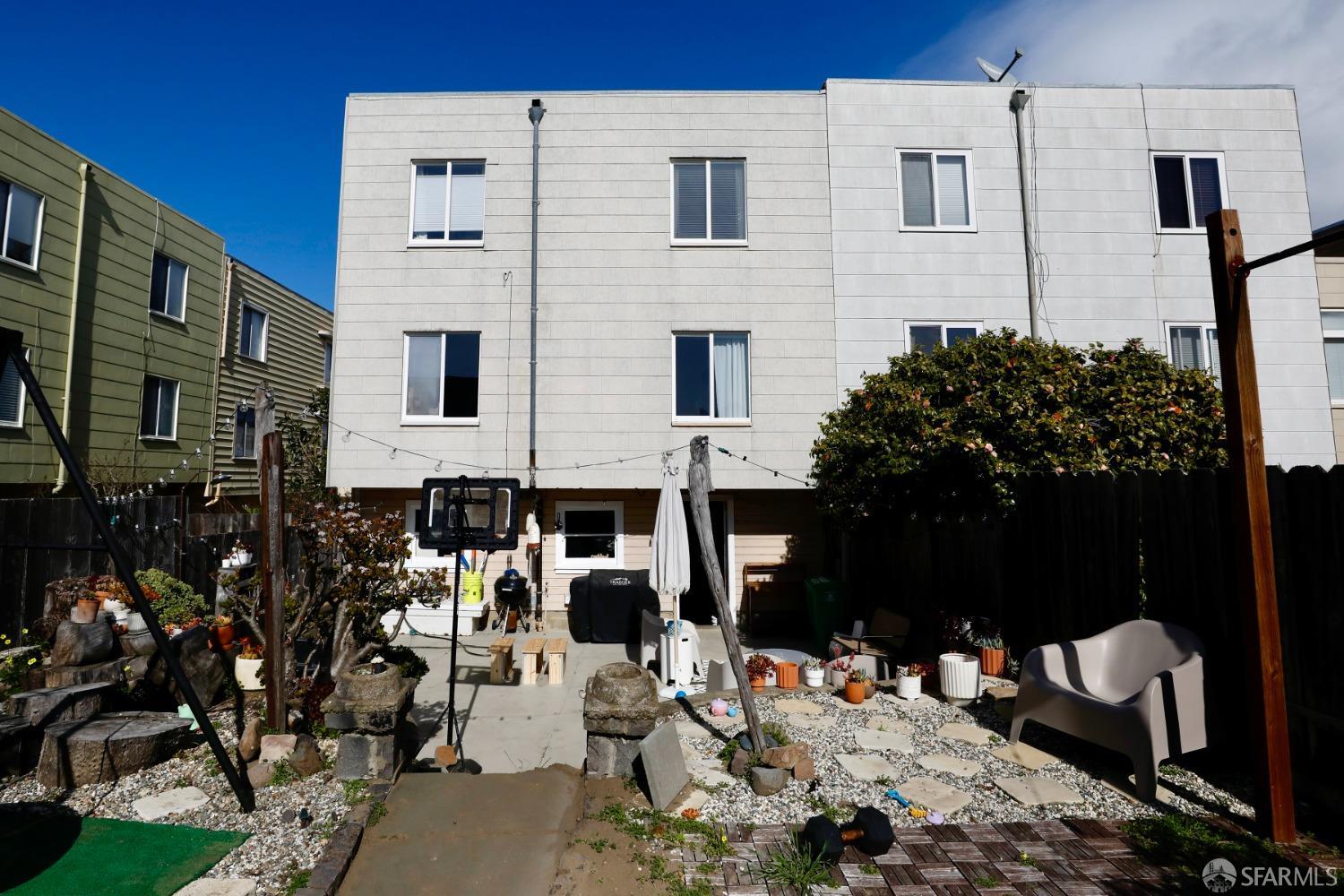 2337-2339 Judah Street