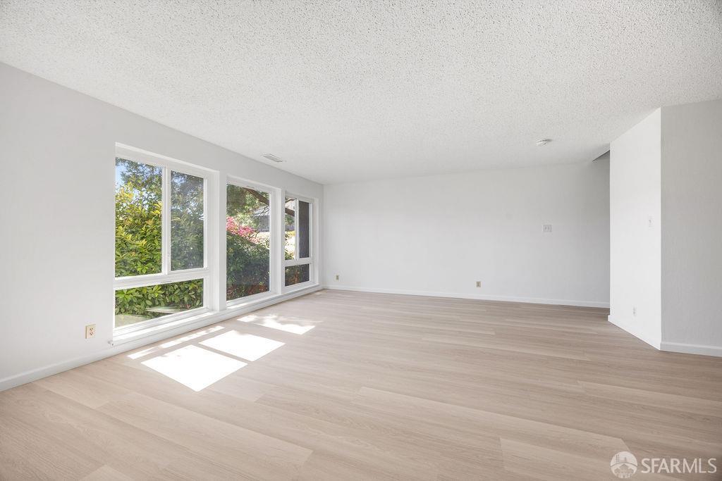 521 Ridgeview Court, Pleasant Hill