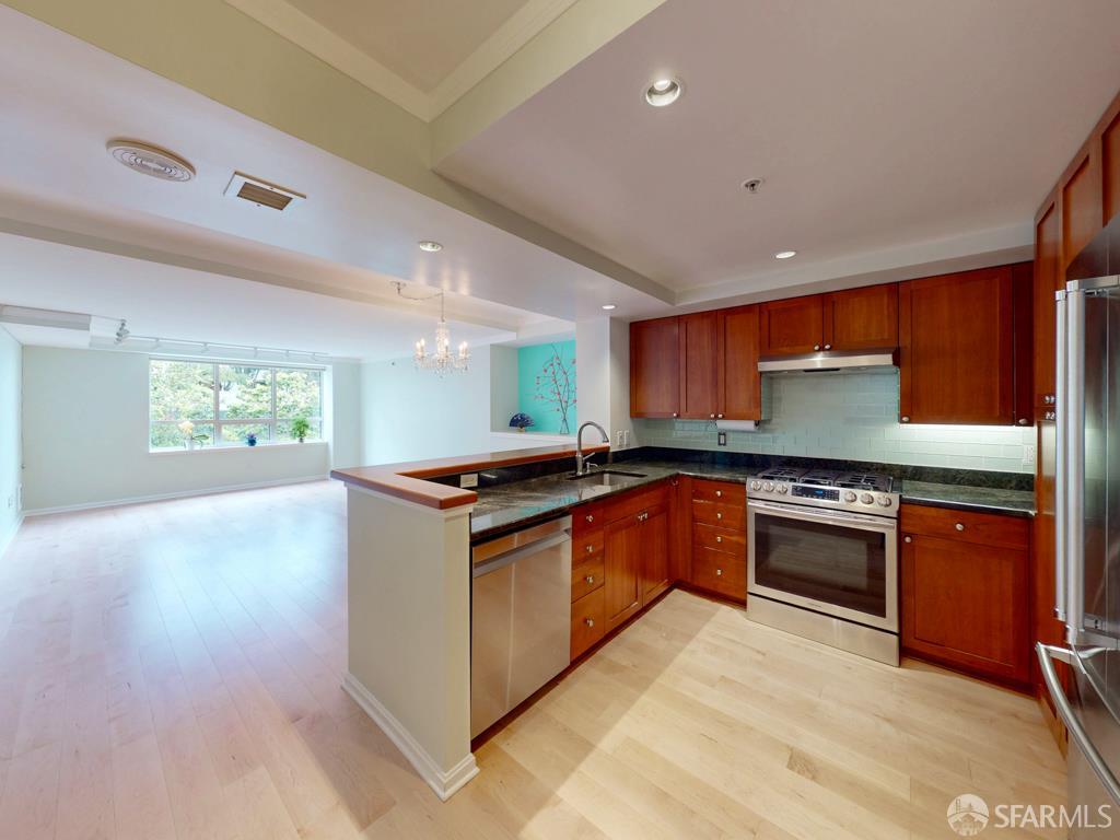 400 Beale Street # 403