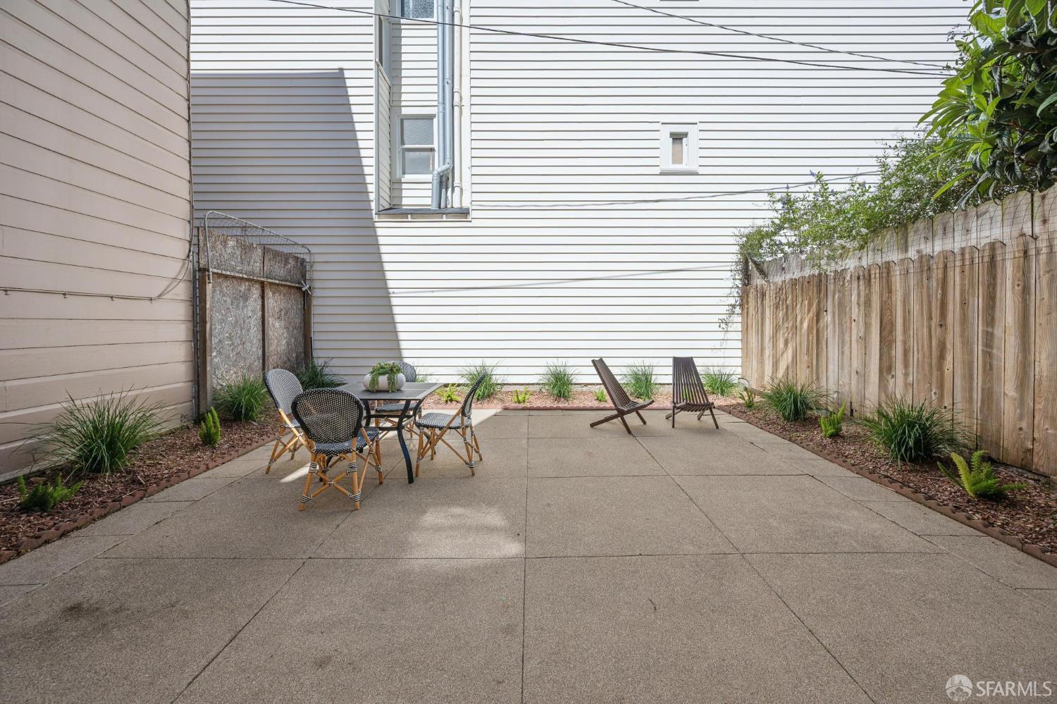 5544-5546 Fulton Street