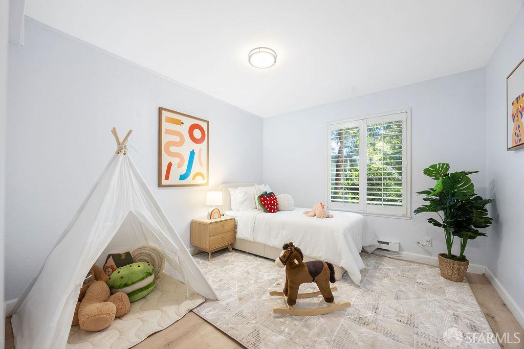 137 Piccadilly Place # A