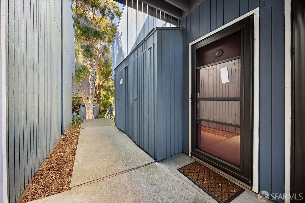 137 Piccadilly Place # A