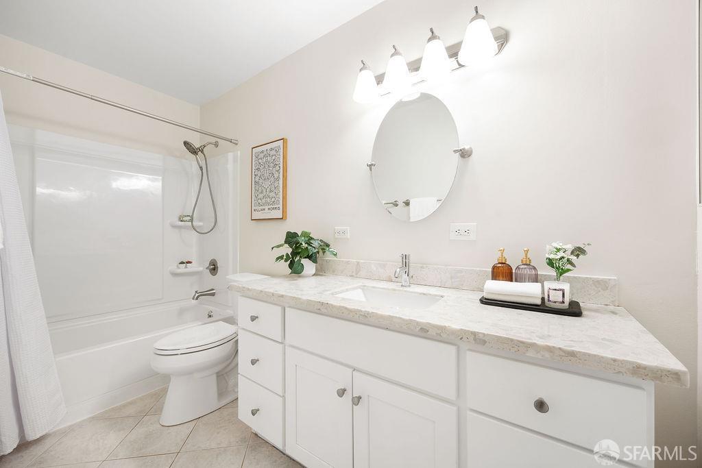 137 Piccadilly Place # A