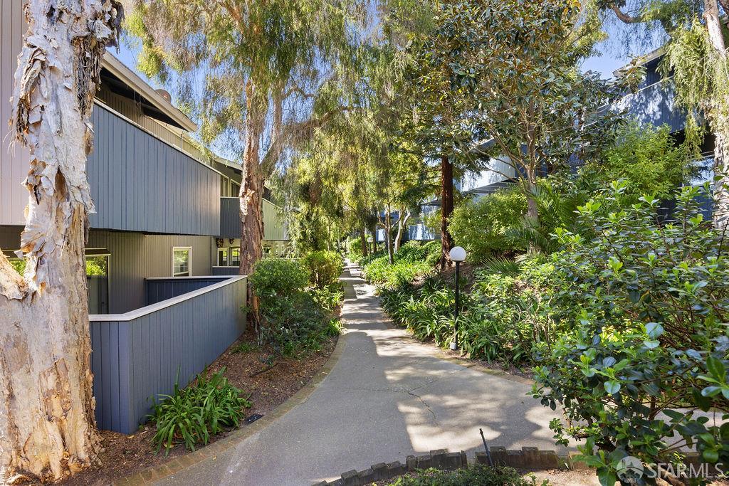 137 Piccadilly Place # A