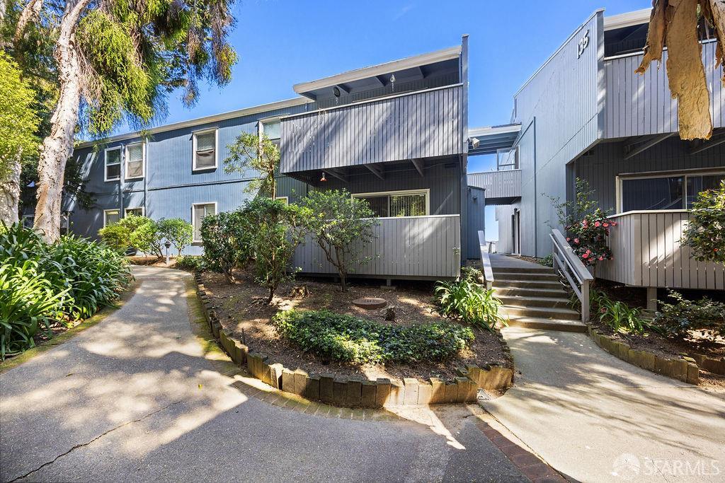 137 Piccadilly Place # A