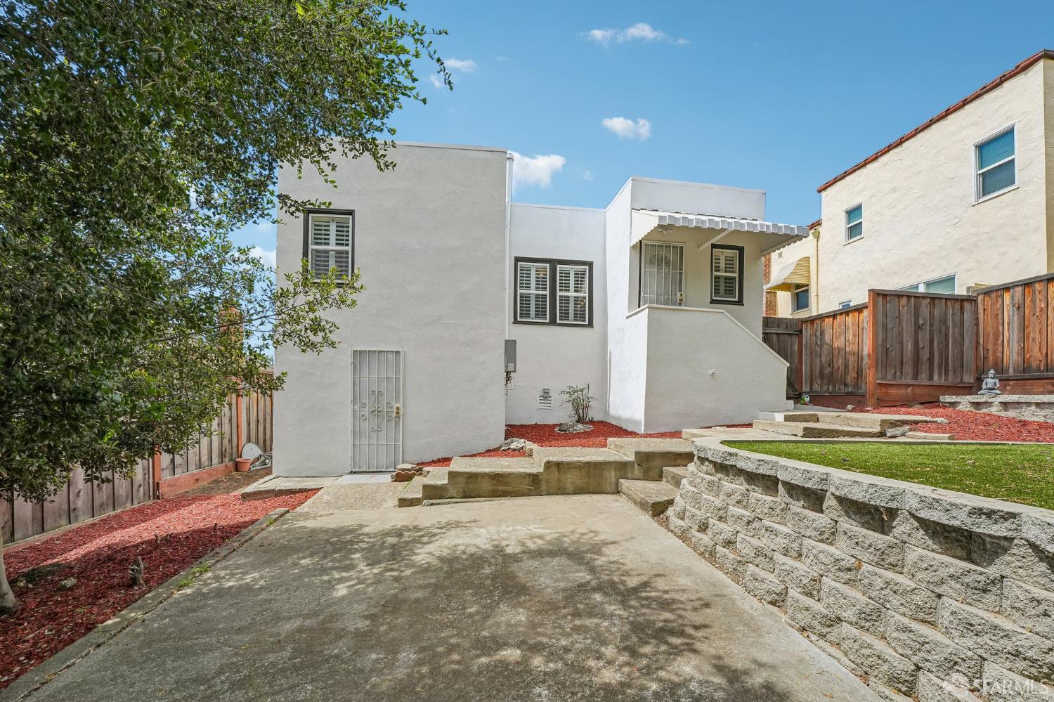 2990 Barrett Street, Oakland