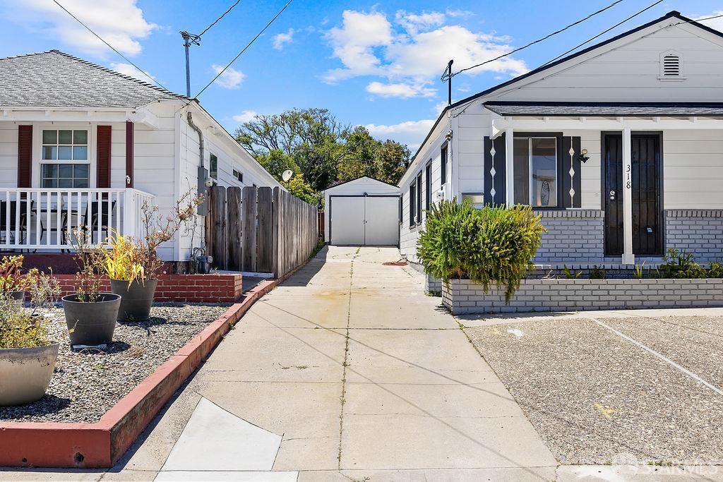 318 Clay Street