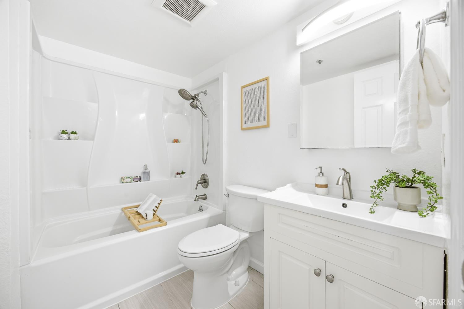 1004 San Antonio Circle #109, Daly City