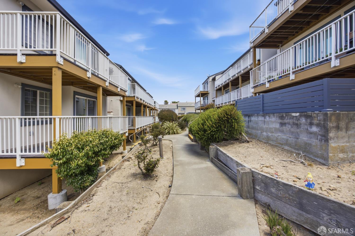 1004 San Antonio Circle #109, Daly City