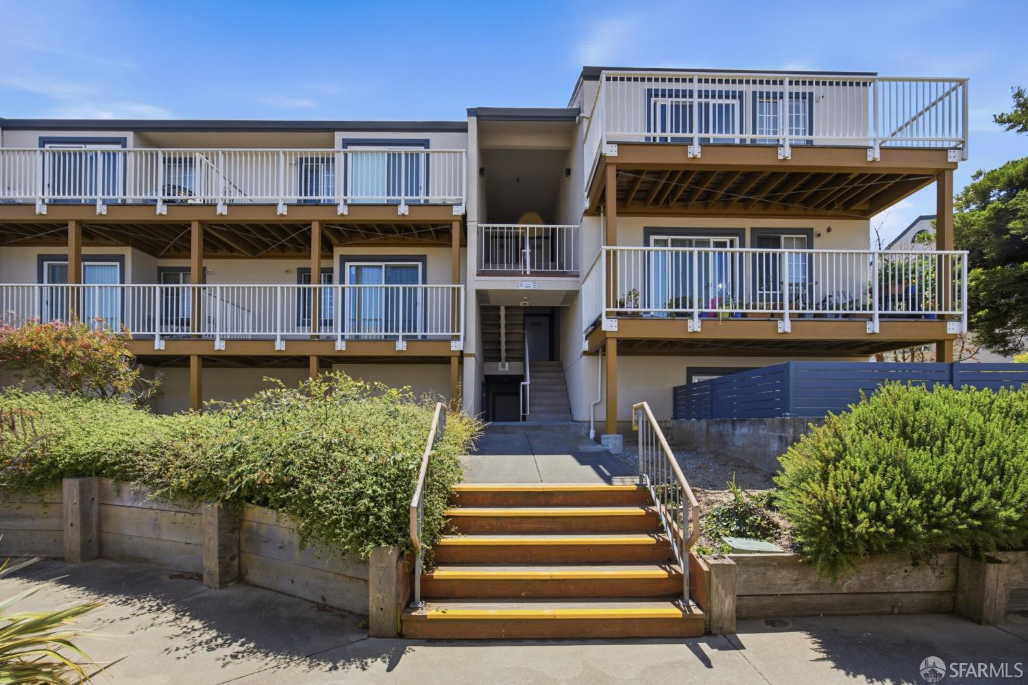 1004 San Antonio Circle #109, Daly City