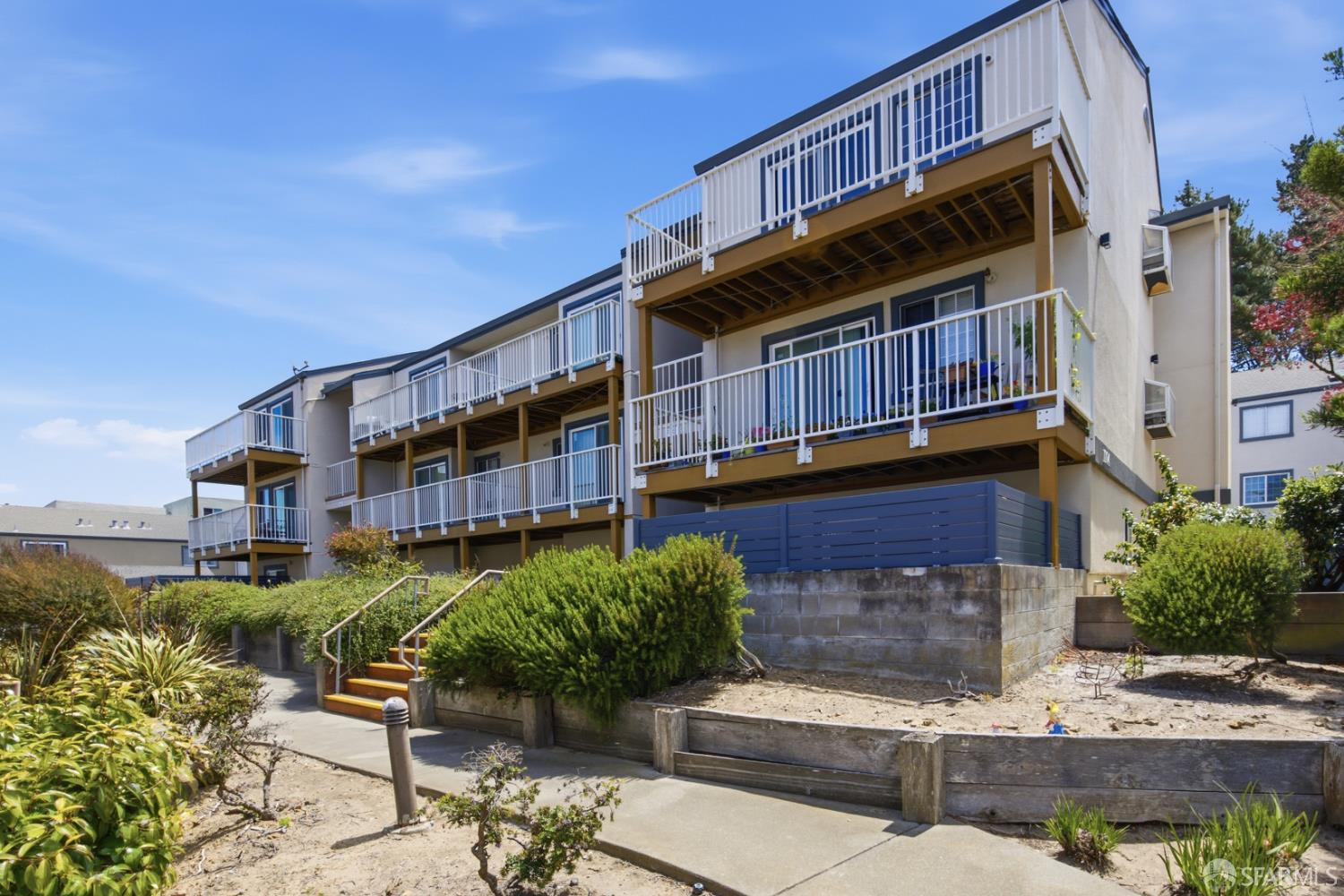 1004 San Antonio Circle #109, Daly City