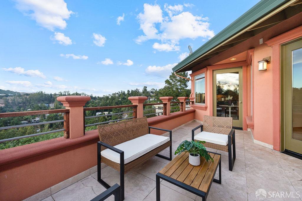 8727 Skyline Boulevard, Oakland 