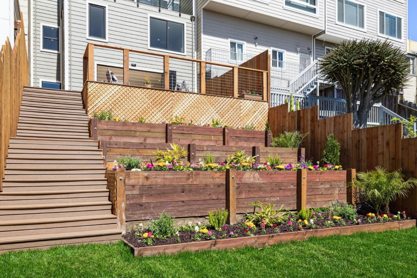 323 Monterey Boulevard