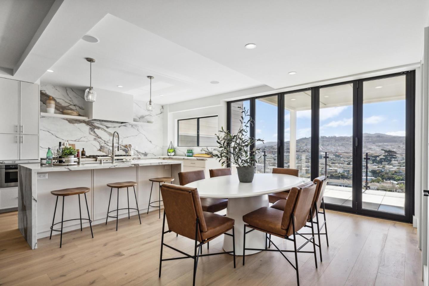 323 Monterey Boulevard