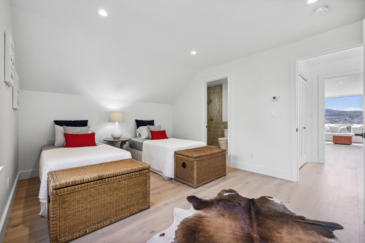 323 Monterey Boulevard