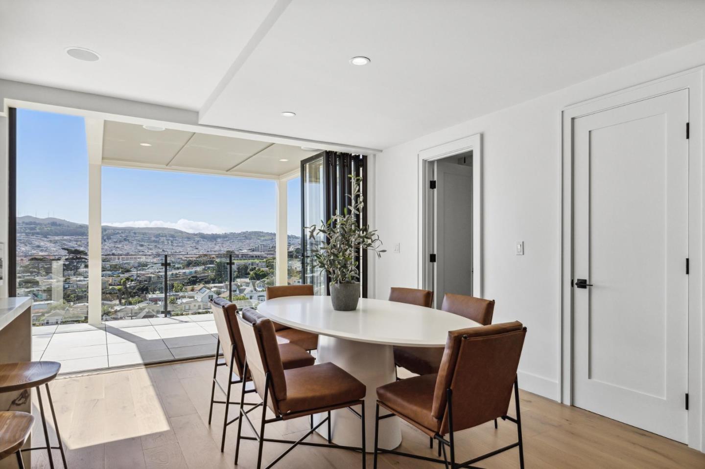 323 Monterey Boulevard