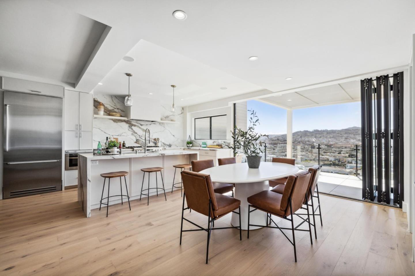 323 Monterey Boulevard