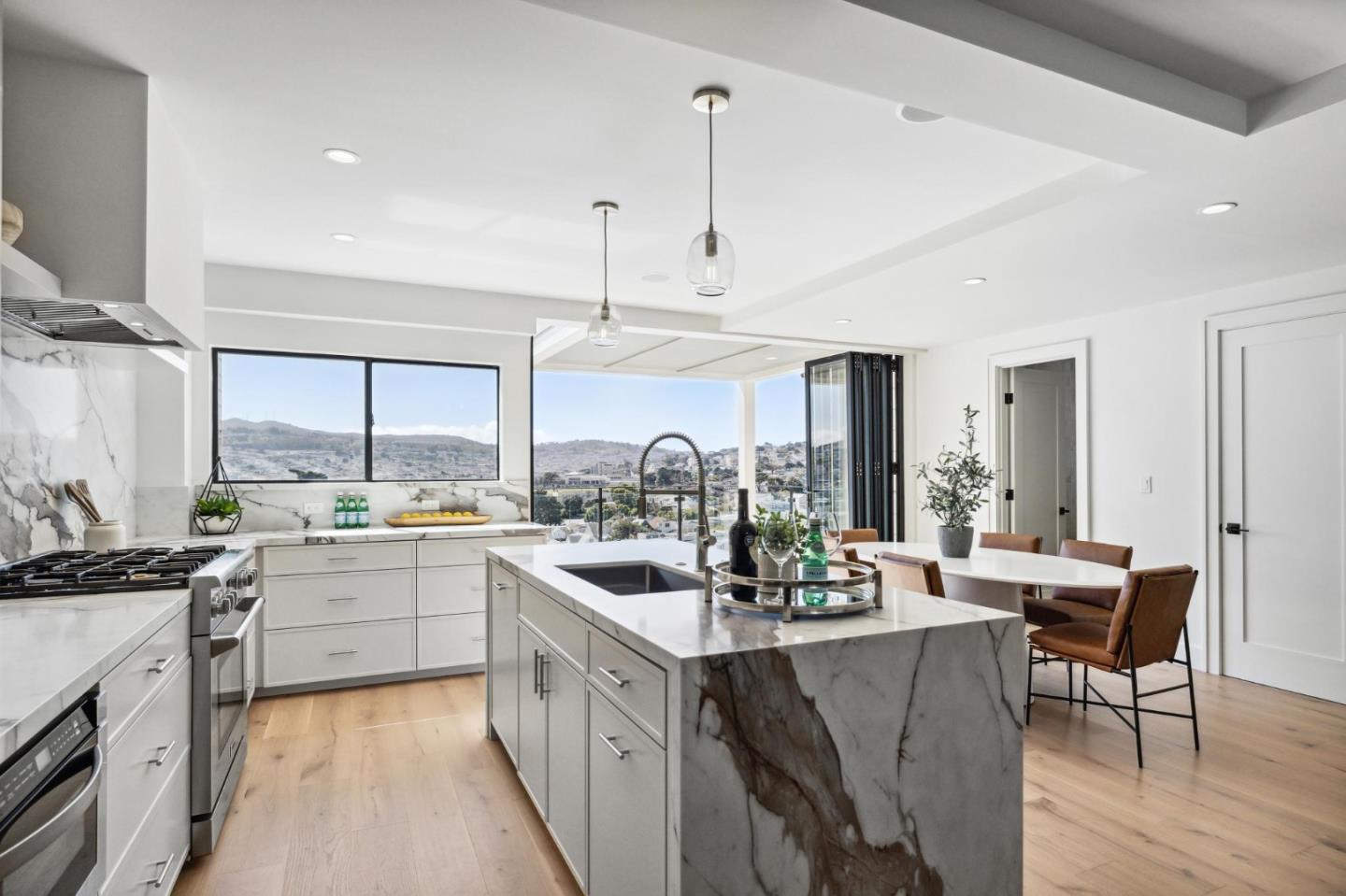 323 Monterey Boulevard