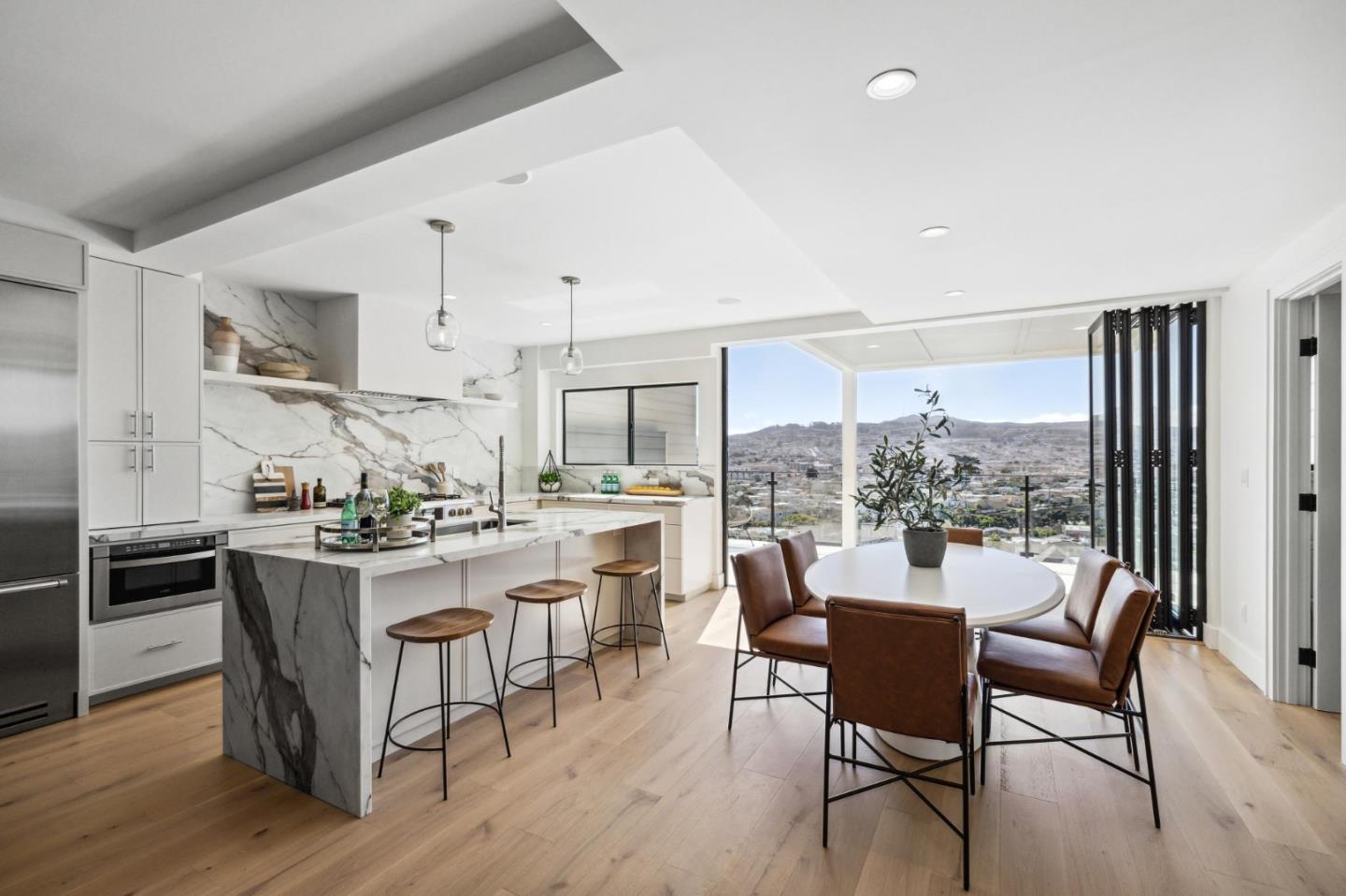 323 Monterey Boulevard