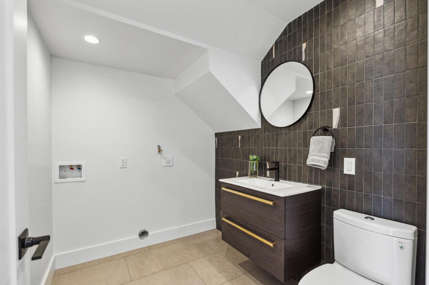 323 Monterey Boulevard