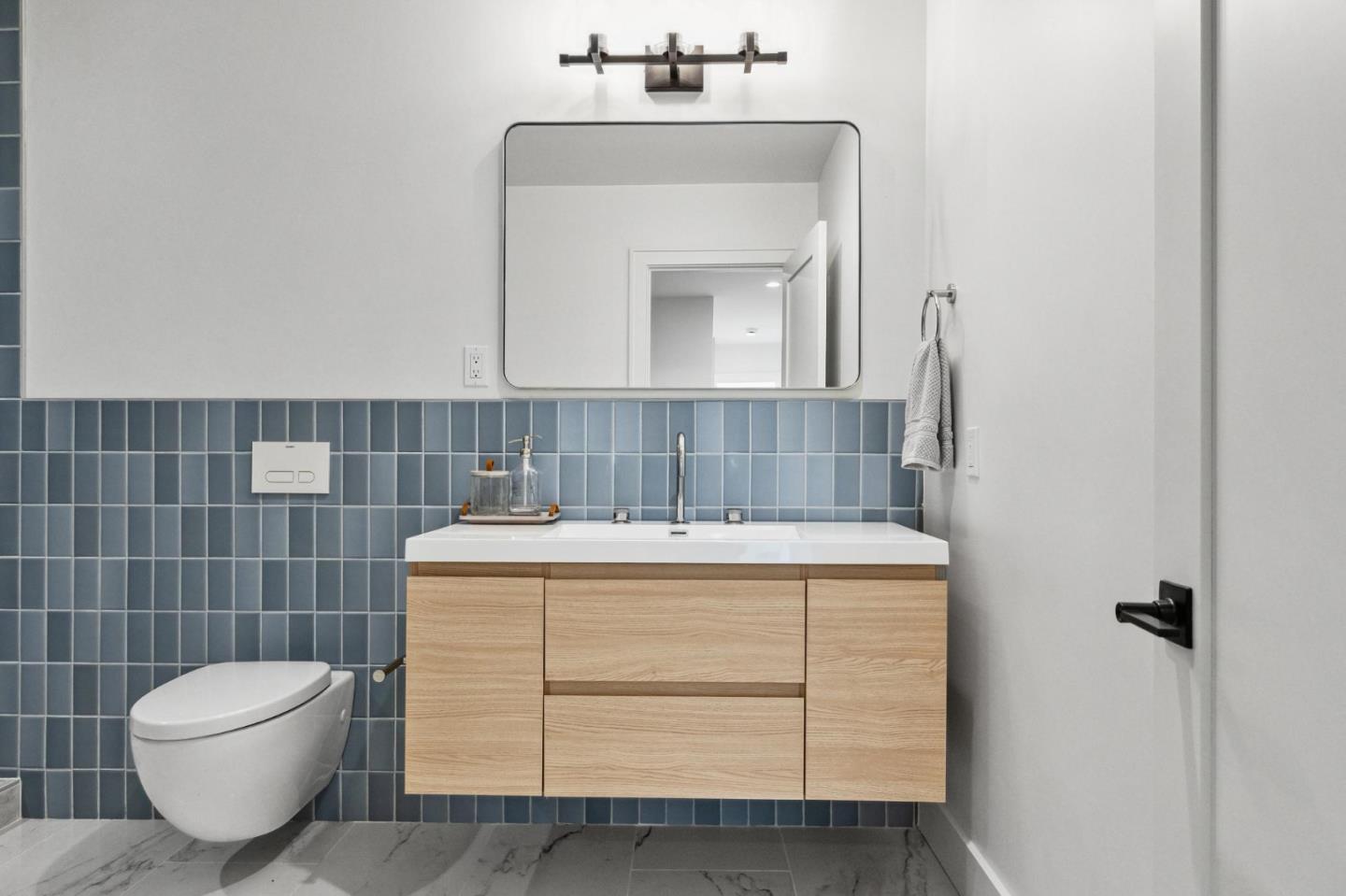 323 Monterey Boulevard